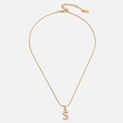 Collier doré avec pendentif lettre Perle – Sanne