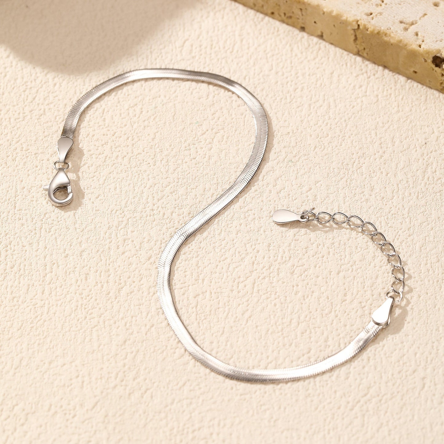 Bracelet fin minimaliste argent – Léo