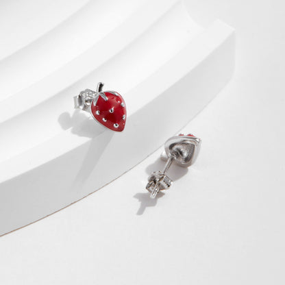 Clous d’oreilles fraise rouge argent – Léo