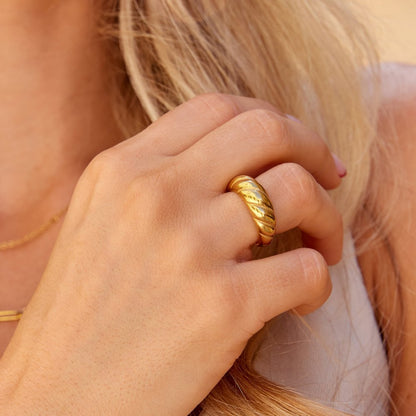 Bague croissant rainurée Or – Léo