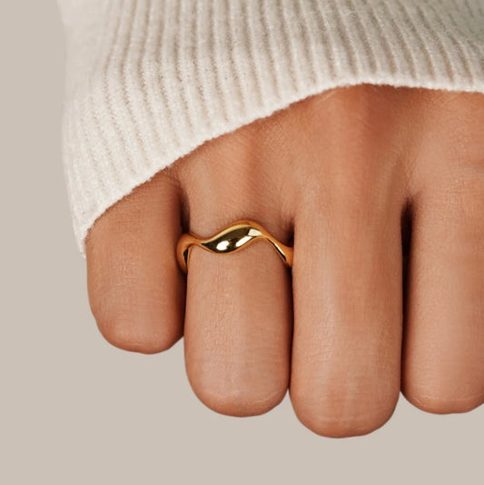 Bague ondulée finition lisse or – Lina