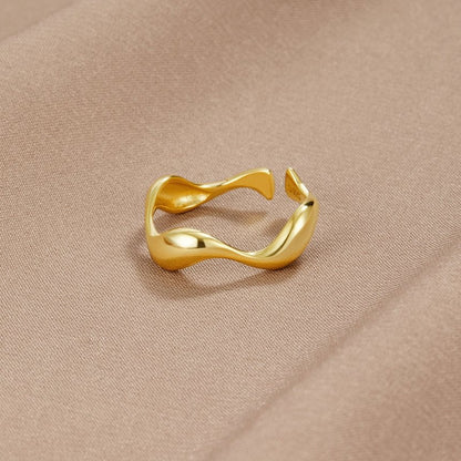 Bague ondulée finition lisse or – Lina