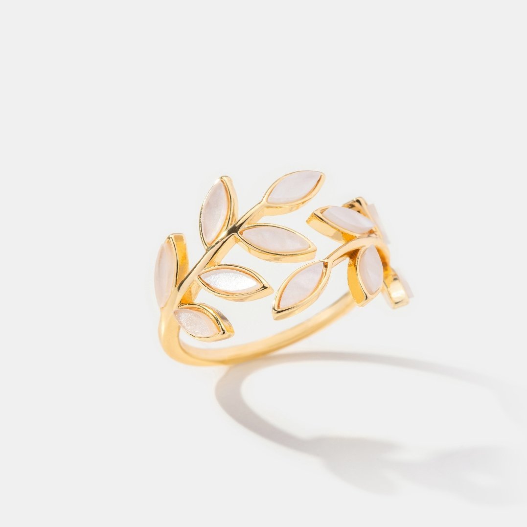 Bague feuilles émail blanc plaqué or – Yara