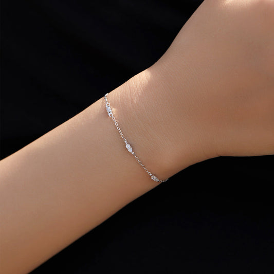 Bracelet chaîne fine argent pierres claires – Léa